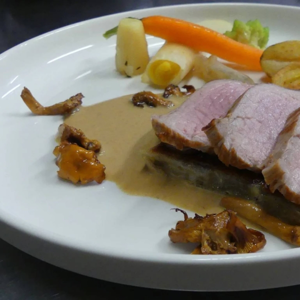 gALERIE - Auberge Du Port Des Roches - restaurant LUCHE-PRINGE - Hôtel Zoo de La Flèche